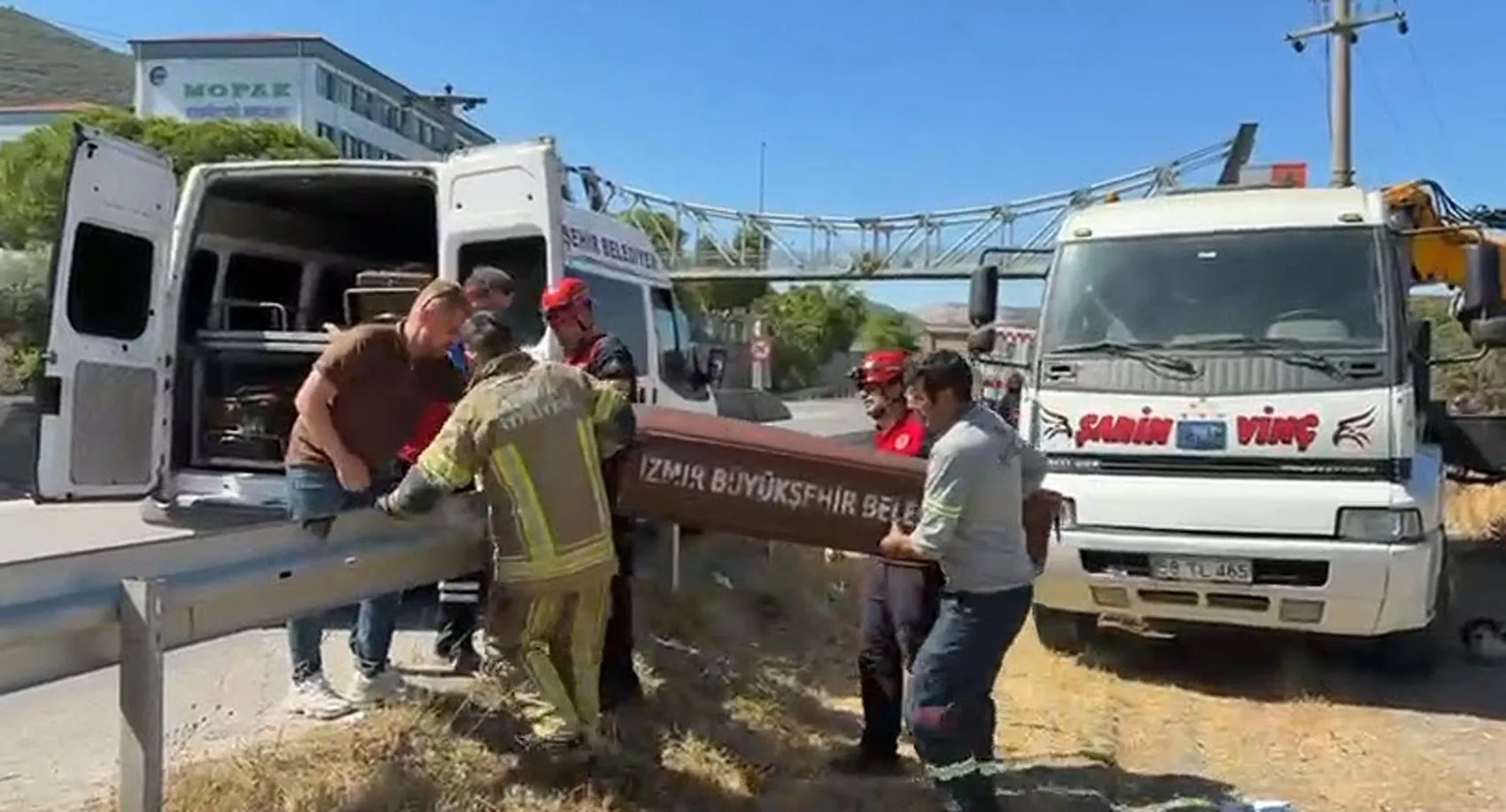 Kemalpaşa yolunda acı bilanço: Şarampole uçan araçta bir kişi hayatını kaybetti