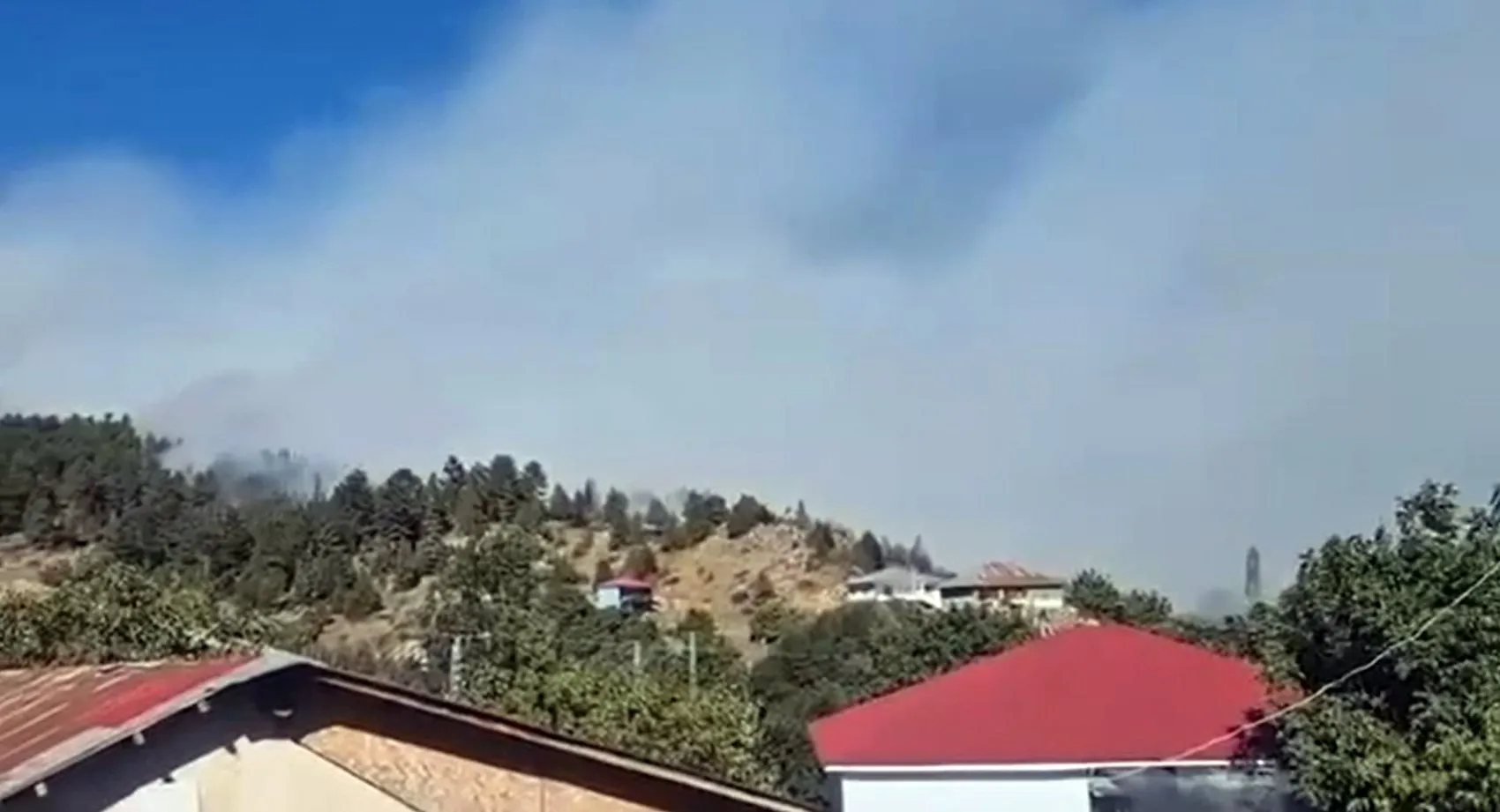 Adana ve Kayseri sınır hattında alevlerle zorlu mücadele