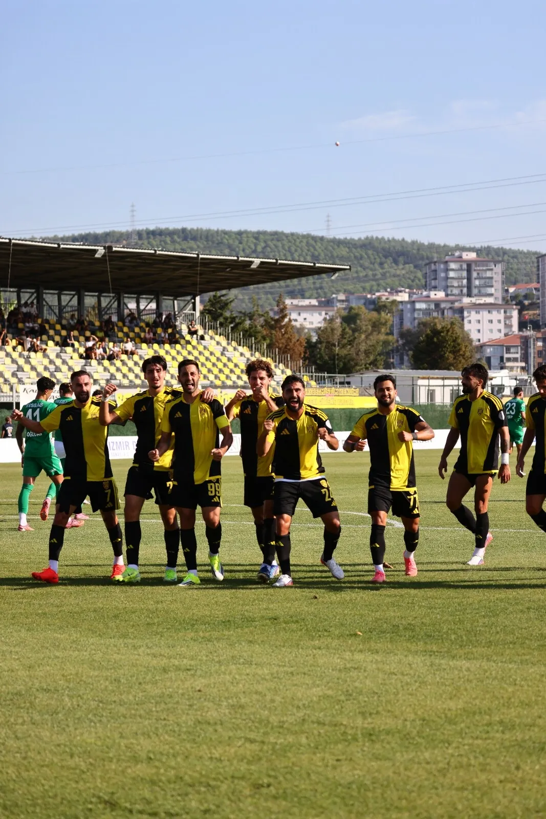 Aliağa FK'da radikal değişim meyvelerini verdi: Mütevazı kadro zirveye kuruldu