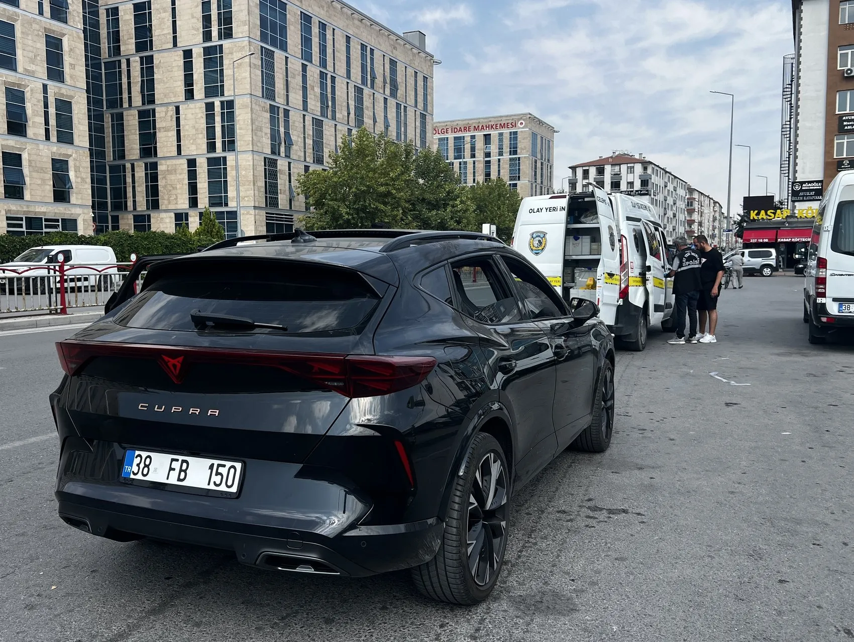 Kayseri'de dikkatsizlik pahalıya patladı: Anahtarı üzerinde bırakılan otomobili çocuklar kaçırdı