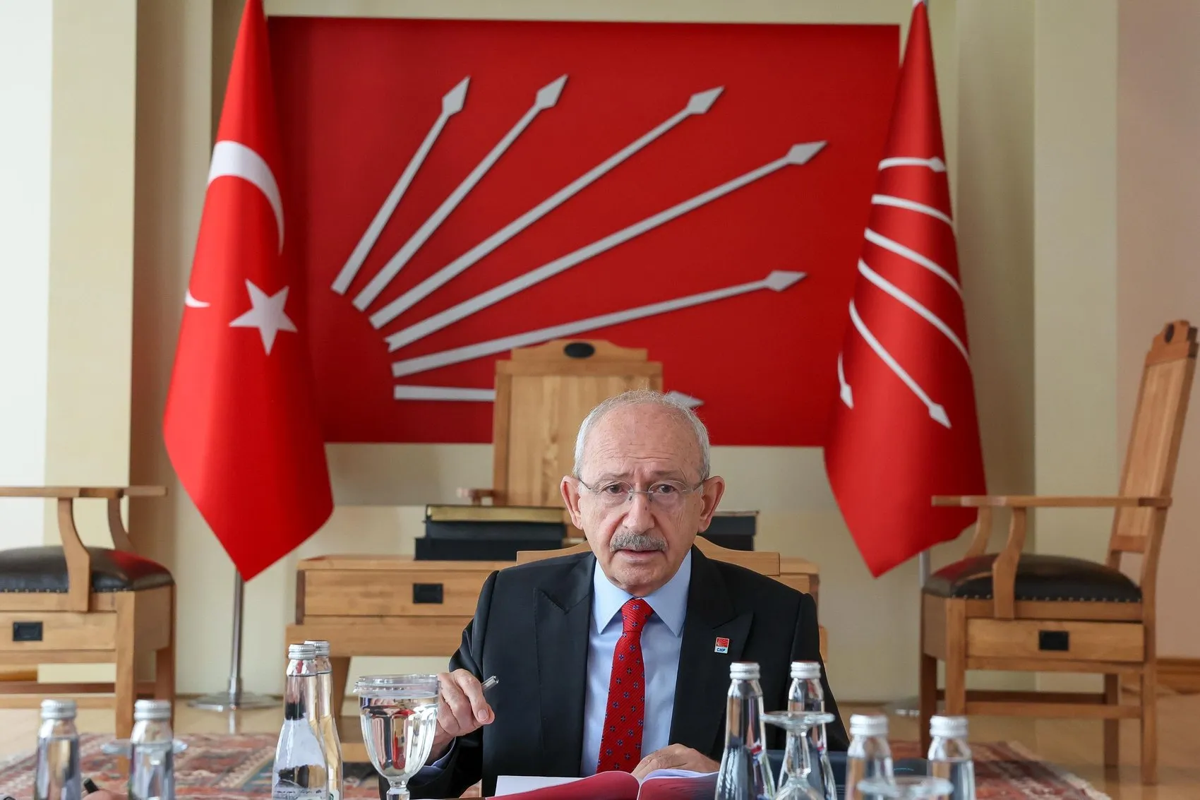 CHP Genel Merkezinde Kritik Ekonomi Zirvesi: Kılıçdaroğlu Kurmaylarıyla Bir Araya Geldi