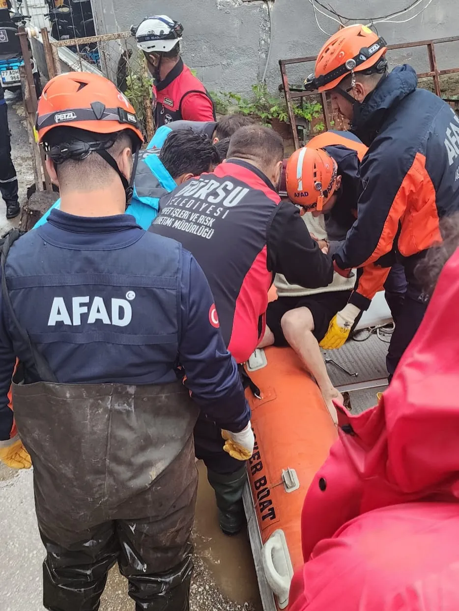 Mudanya'da kabus dolu anlar: Deniz karayla birleşti