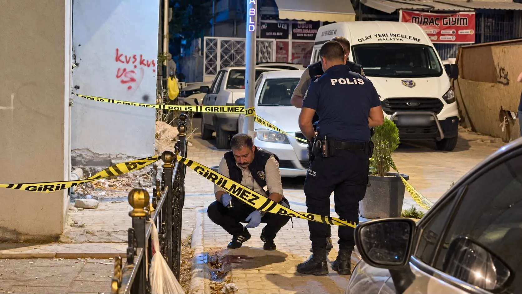 Malatya'da gece yarısı dehşeti: Yürüyüş yaparken kurşunların hedefi oldu