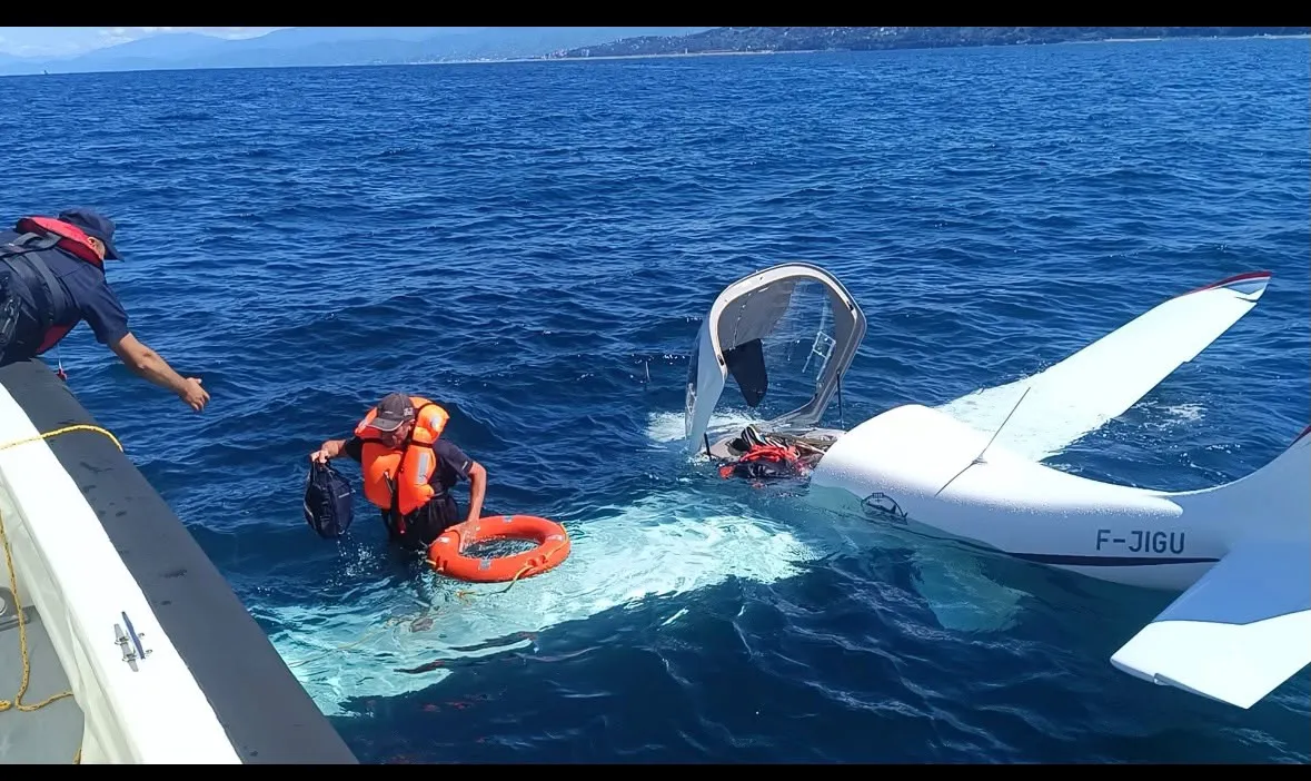 Karadeniz'in ortasında nefes kesen kurtuluş: AB yetkilisini taşıyan uçak denize indi
