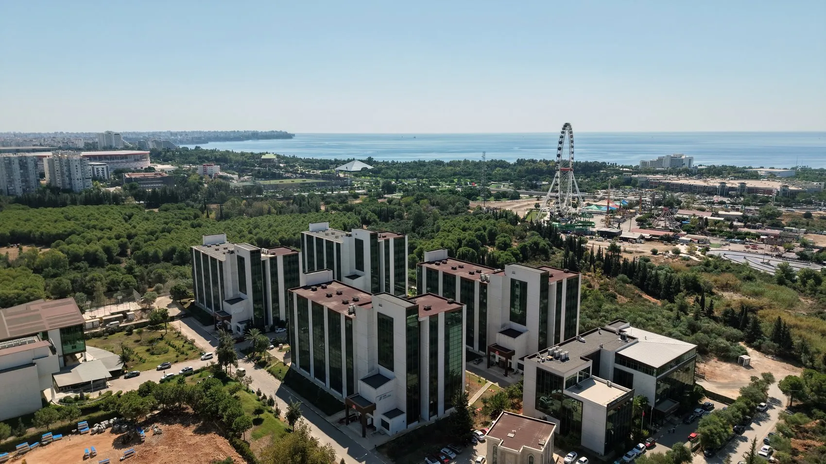 Milyonluk manzaraya bin liraya komşuluk: Antalya'da öğrencilere 5 yıldızlı otel konforu