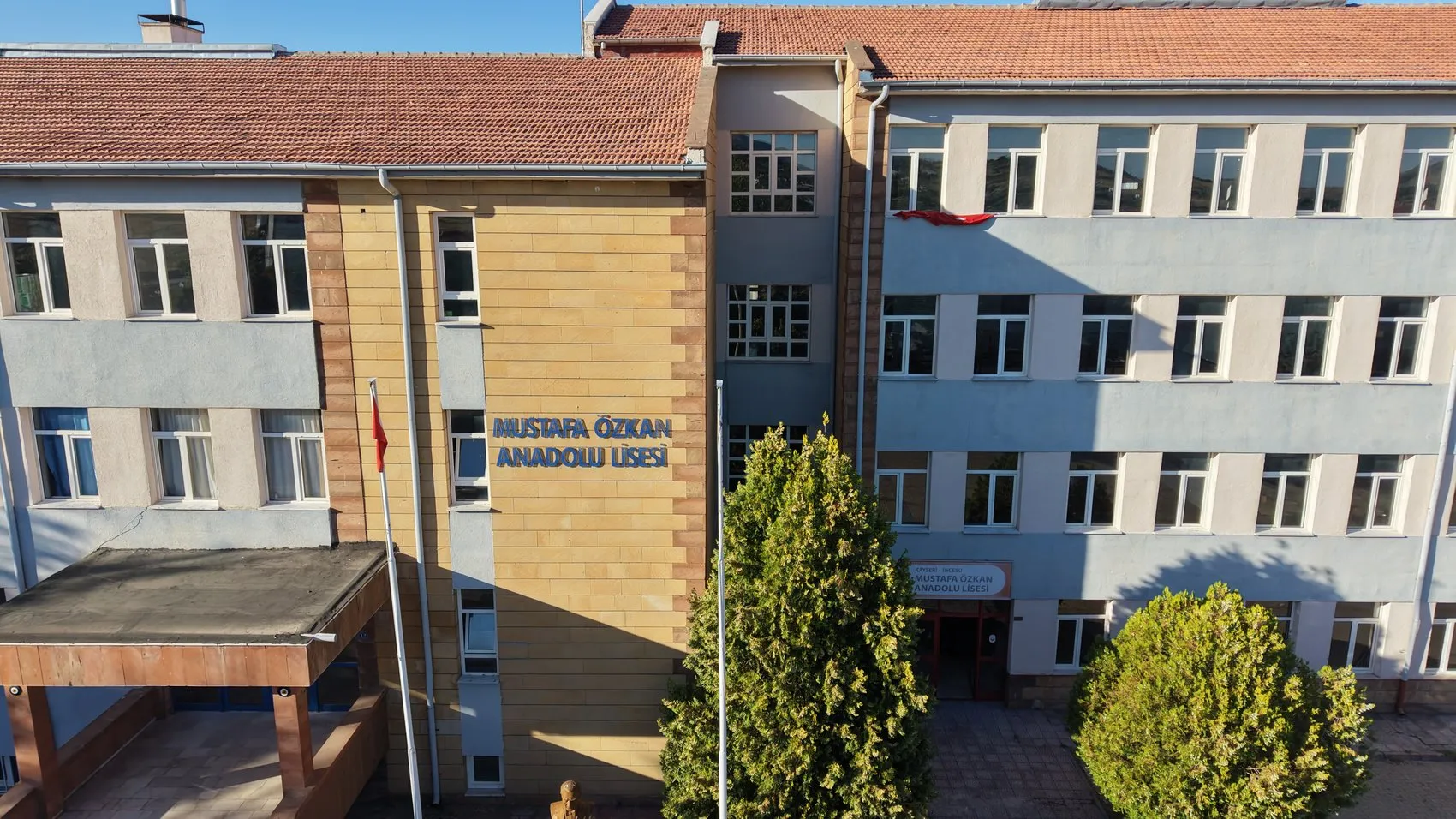 Kayseri'den İspanya'ya uzanan edebiyat köprüsü: Başbakan Sanchez'den liseli gençlere sürpriz yanıt