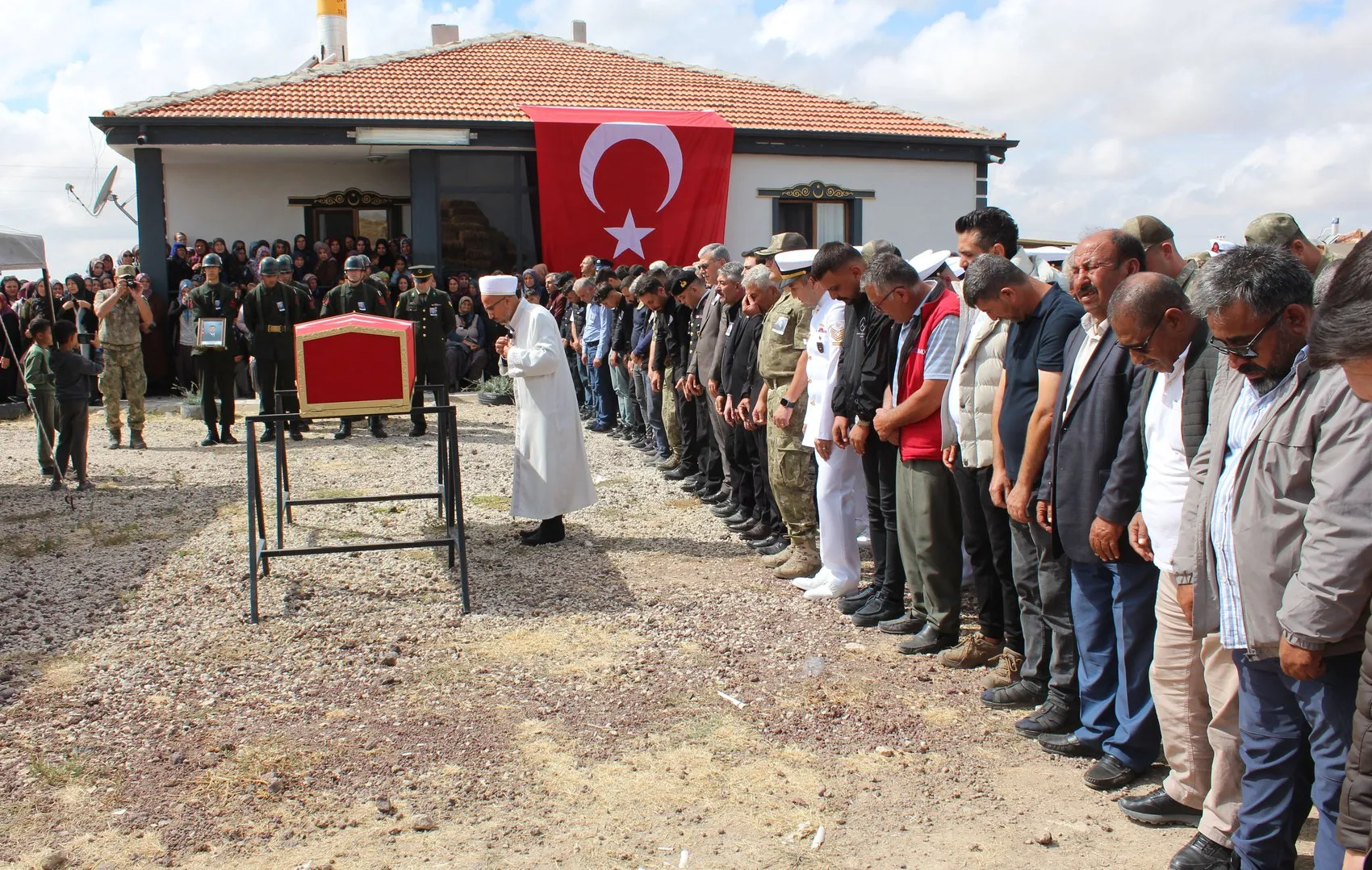 Sözlenme hayaliyle geldiği memleketinde düğün magandasının kurbanı oldu