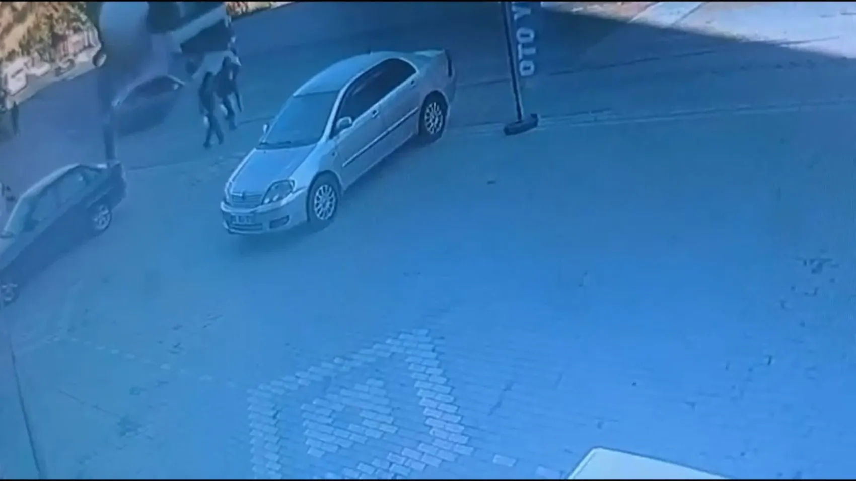 Mamak'ta dehşet anları: Beton mikseri otomobili metrelerce sürükledi