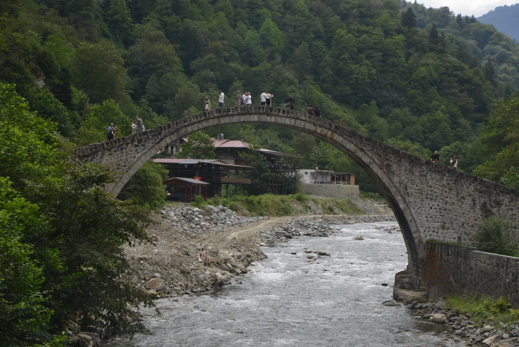 Deniz ve güneşten sıkılan çiftlerin yeni gözdesi: Balayında Rize rüzgarı