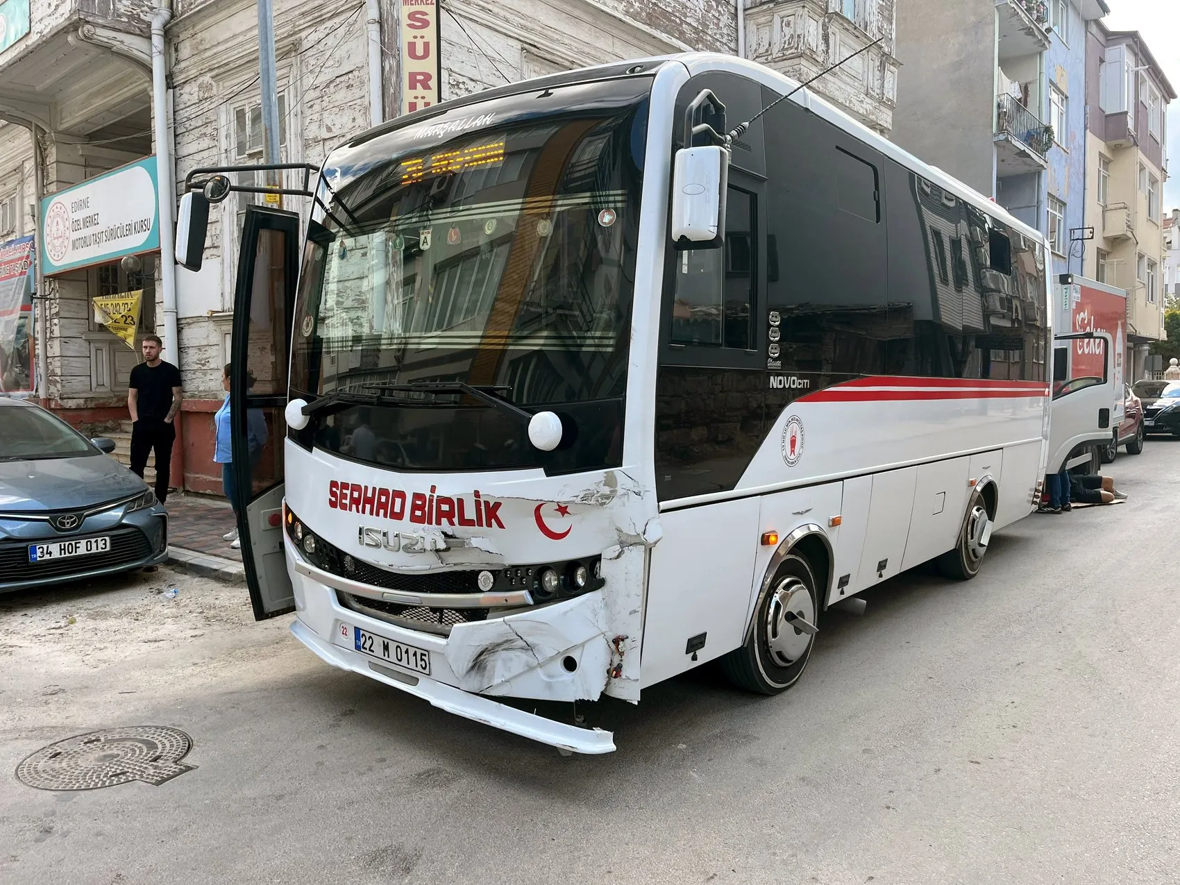 Edirne'de korkutan çarpışma: Güvenlik kamerası o anları saniye saniye kaydetti