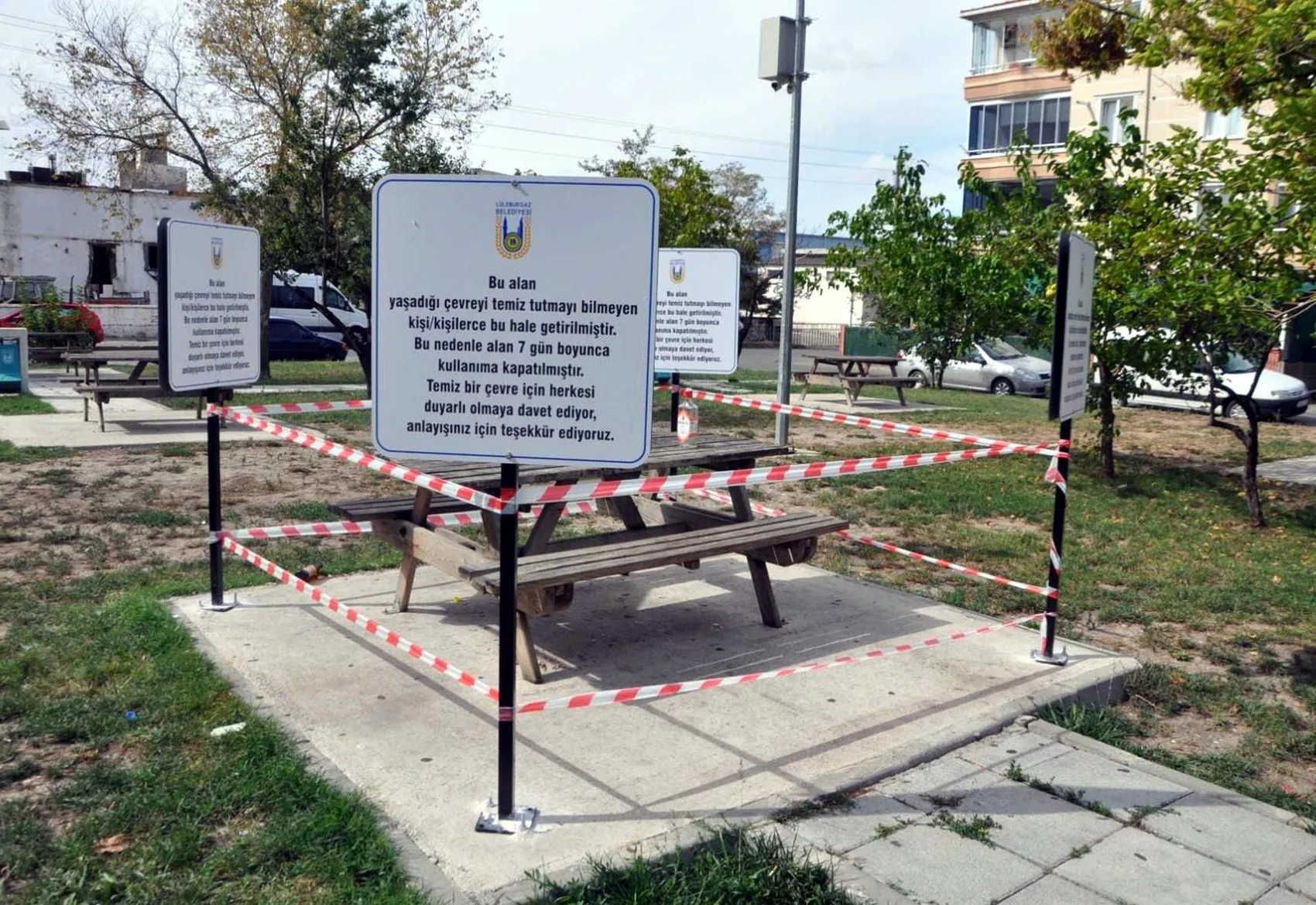 Lüleburgaz'da parkta şok uygulama: Kirletilen oturma grubu mühürlendi