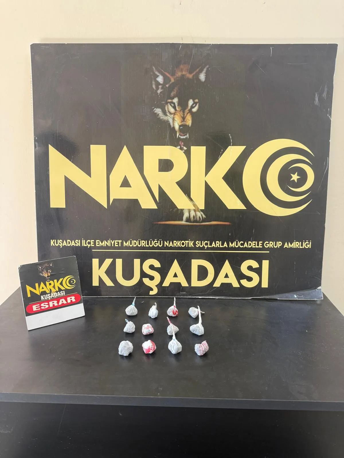 Kuşadası'nda narkotik baskını: Satışa hazır paketler ele geçirildi