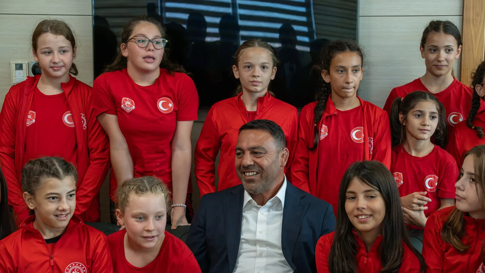 Hamza Yerlikaya'dan Türk Sporu İçin Yeni Vizyon: Artık Zirveye Yerleşme Vakti Geldi