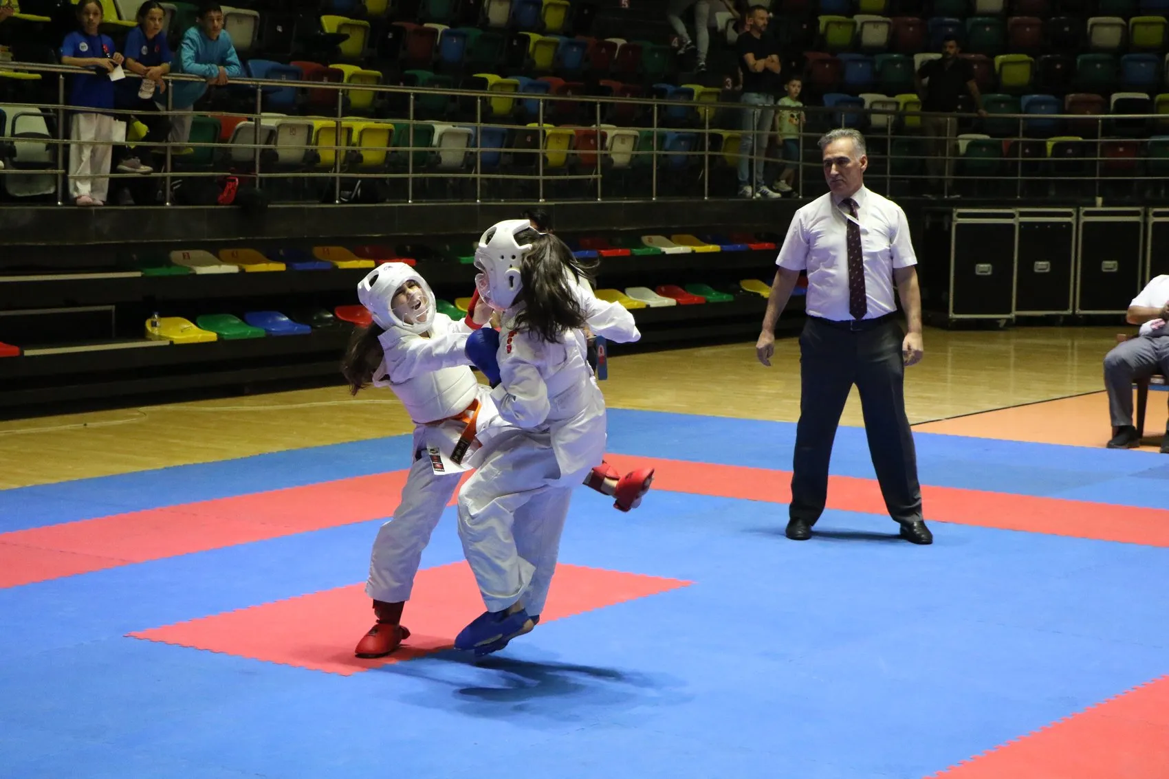 Samsun'da Karate Rüzgarı: Binlerce Sporcu Madalya İçin Tatamiye İndi