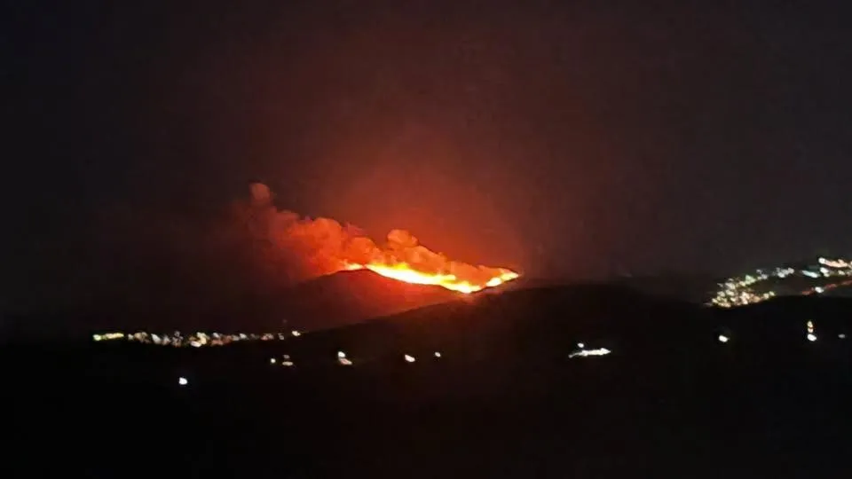Bodrum'un turistik noktasında geceyi aydınlatan alevler