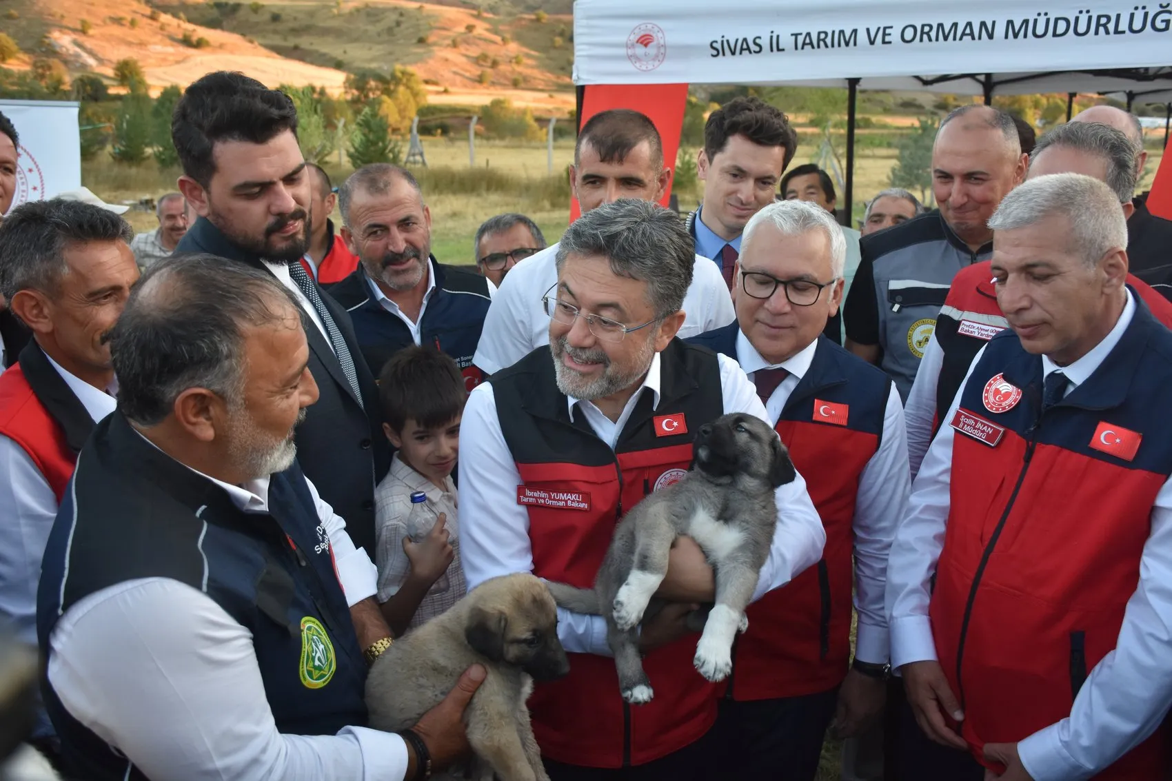 Bakan Yumaklı'dan Sivas'ta Arıcılık Mesaisi: Bal Üretiminde Zirveye Göz Kırpıyoruz