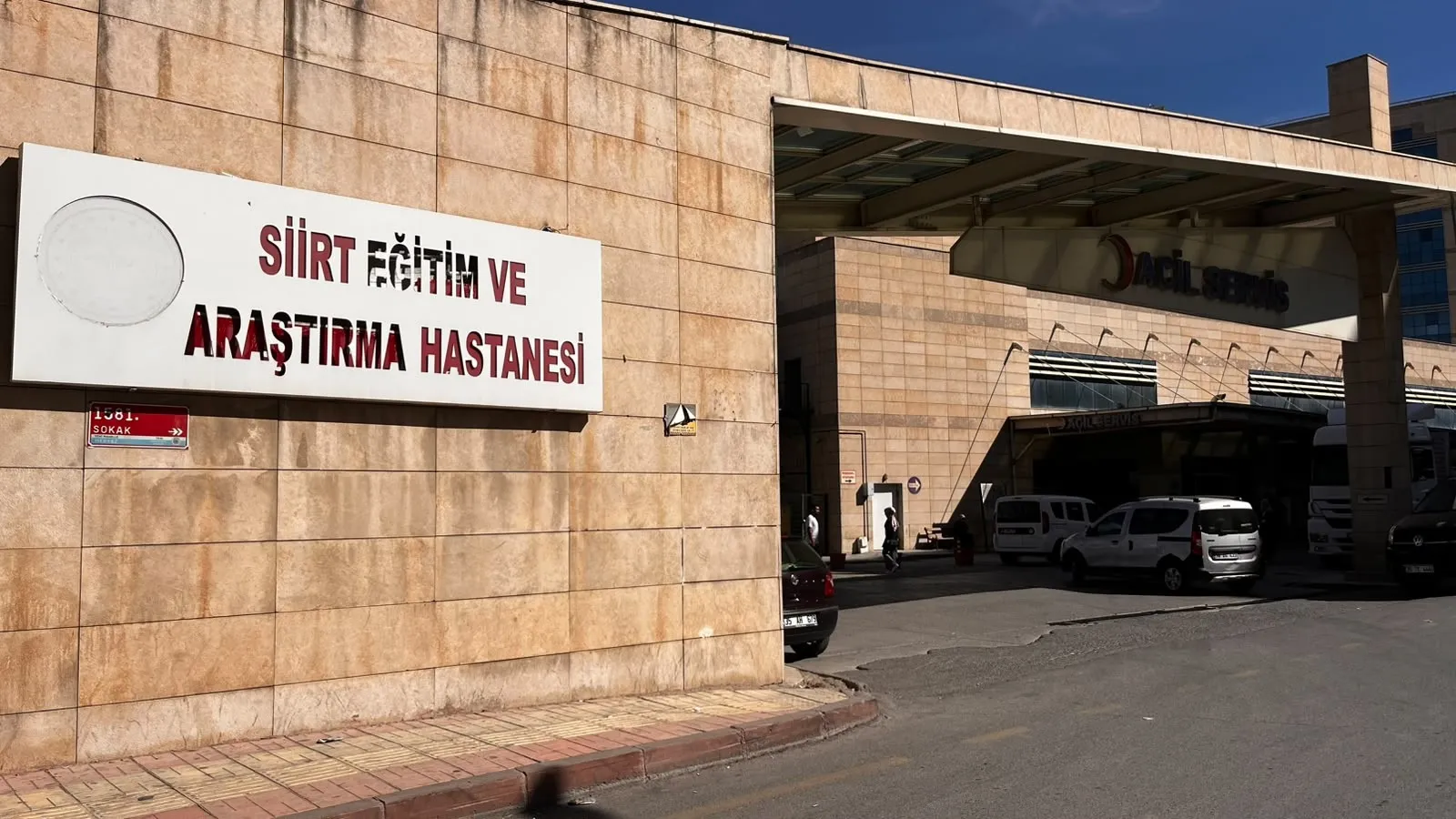 Siirt'te fıstık hasadı yolunda büyük panik: Tarım aracı devrildi