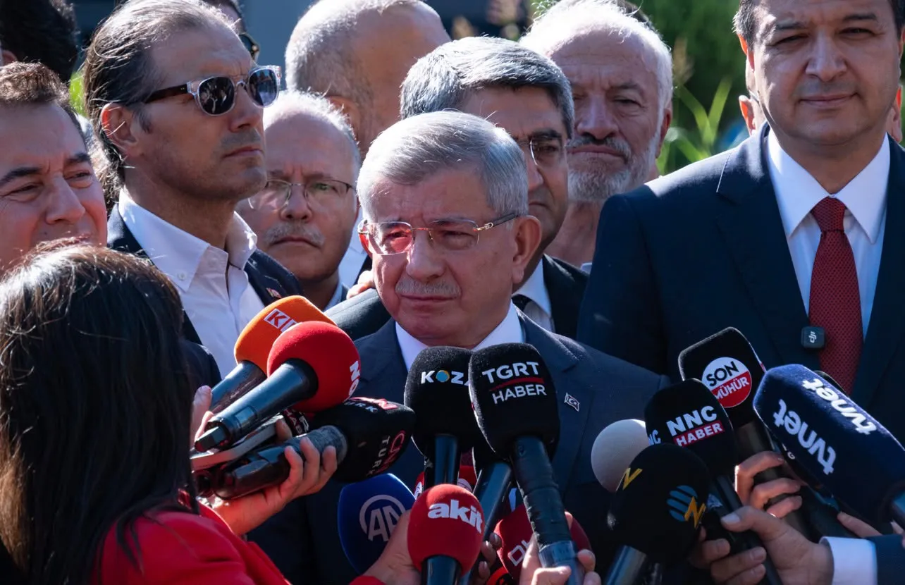 Eski Başbakan Davutoğlu'ndan tarihi ifade: Cumhuriyet tarihinde bir ilk yaşandı