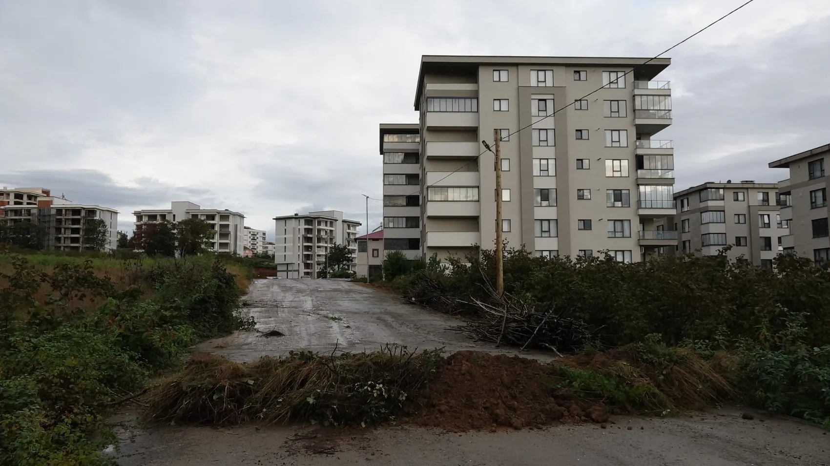 Trabzon'da kabus dolu gece: Metrekareye düşen 50 kilogram yağış şehri felç etti