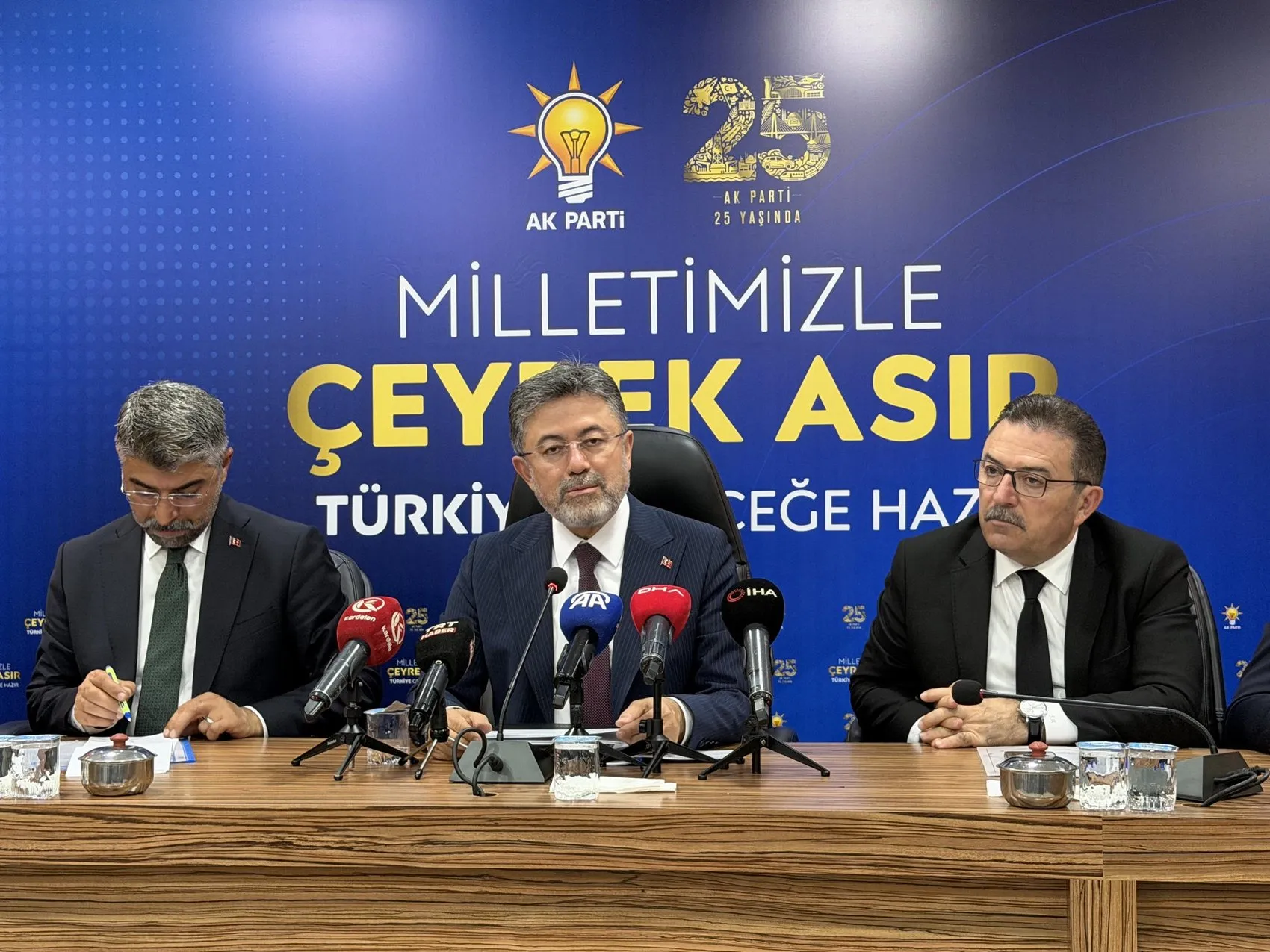 Bakan Yumaklı'dan Erzurum'da vizyon mesajı: Gençlerimizi gurbete değil, toprağına bağlıyoruz