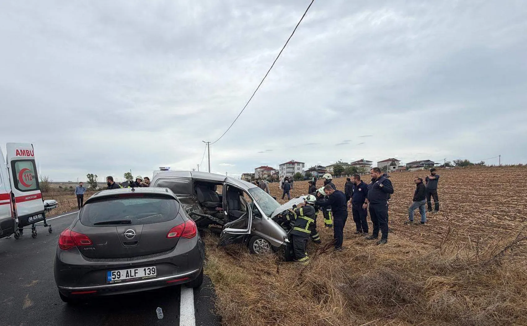 Tekirdağ'da korkunç çarpışma: İki araç hurdaya döndü, altı kişi hastanelik oldu
