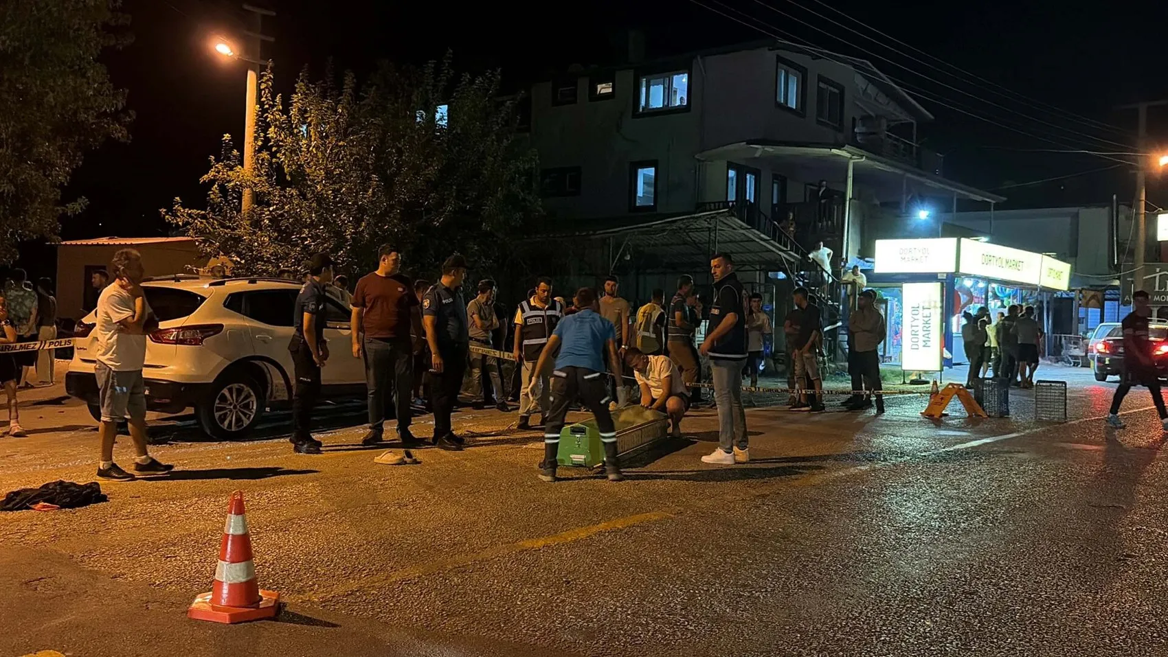 Seydikemer'de gece yarısı dehşeti: İki genç arkadaş hayata veda etti