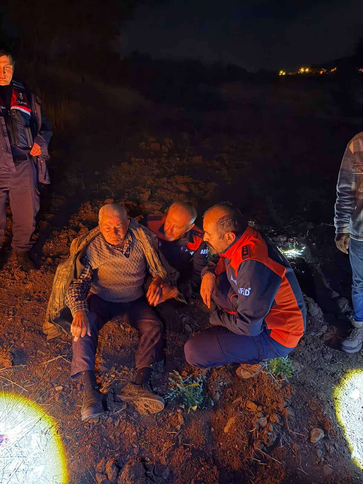 89 yaşındaki İbrahim Çevik'in dağdaki sessiz bekleyişi mutlu sonla bitti