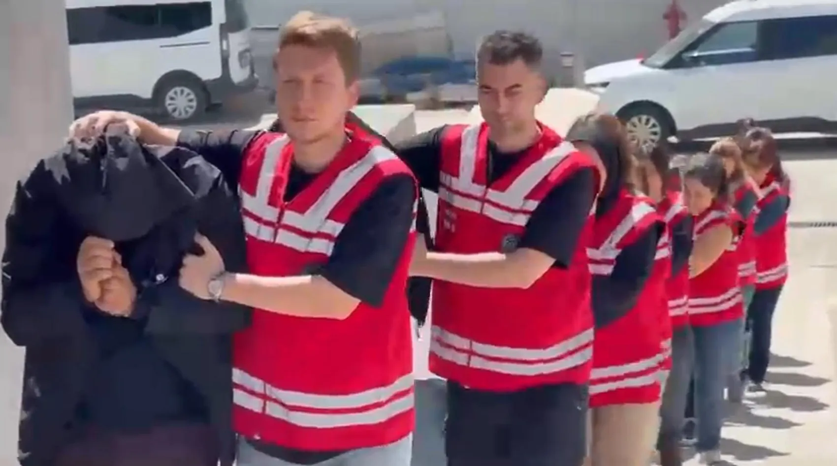 Sanal borsa vaadiyle 994 milyon liralık vurgun: 20 kişi cezaevine gönderildi