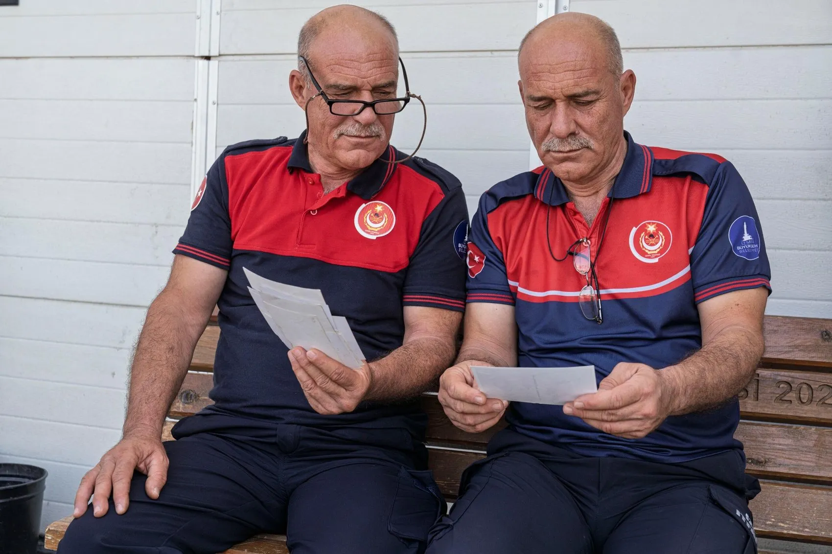 İzmir'in ikiz itfaiyecileri: 33 yıllık kader birliği aynı üniformada buluştu