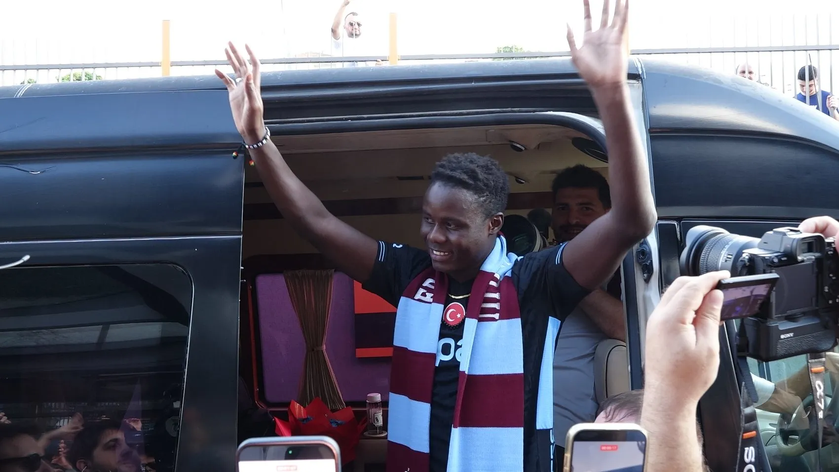 Bordo-Mavili Taraftarların Yeni Gözdesi Trabzon'a İndi: Franculino Dju'dan İlk Mesaj