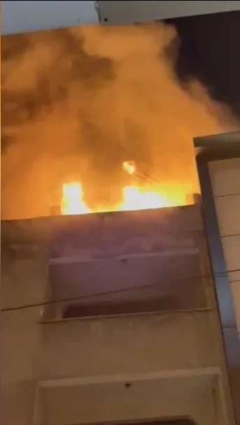 Esenler'de gece yarısı korkutan alevler: Boş binada yangın paniği