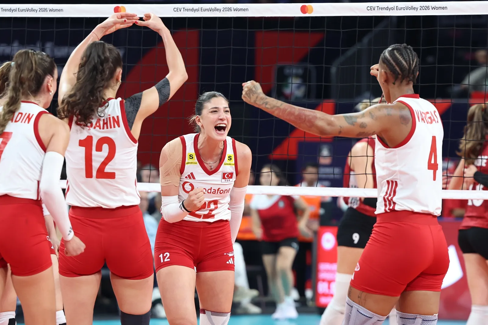 Filenin Sultanları Avrupa'da durdurulamıyor: Yarı finalin adı Sırbistan