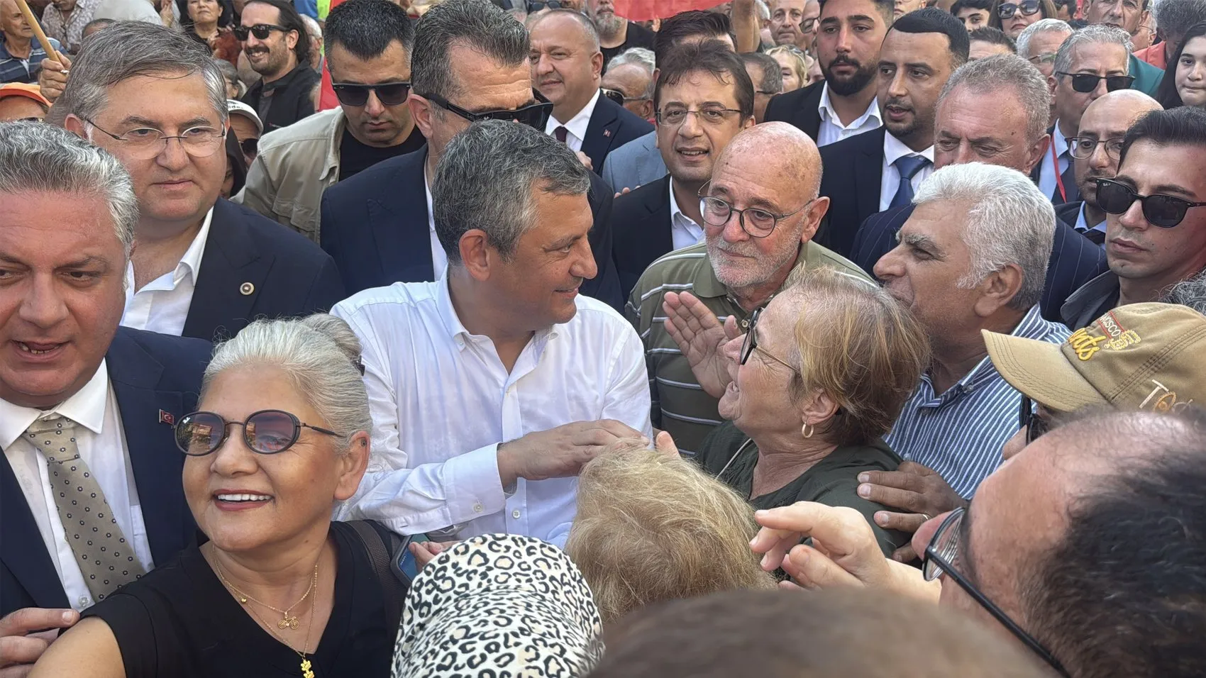 Özgür Özel'den koltuk resti: Başarısız olursam bir gün bile oturmam