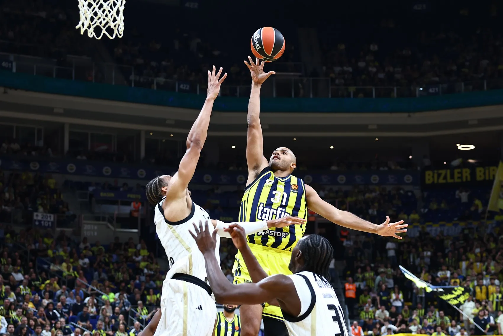 Ülker Arena'da sezon açılışı: Fenerbahçe Tarfin İtalyan rakibini devirdi