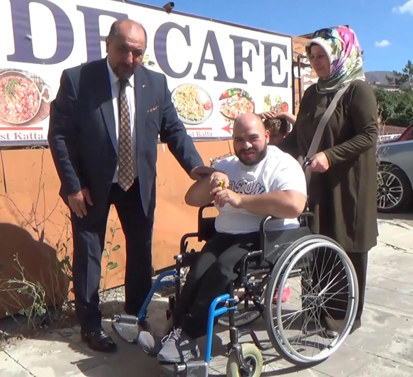 Erzurum'da engelleri aşmak için önce merdivenleri aşmaları gerekiyor
