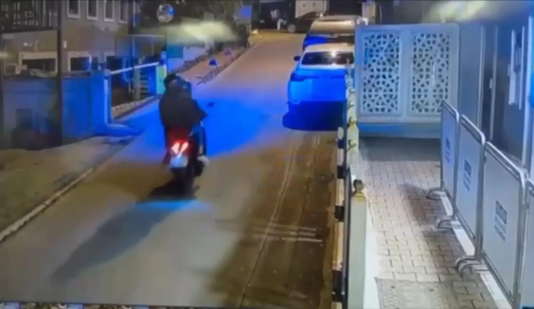 Kırmızı bültenle aranan firari sınırda yakayı ele verdi