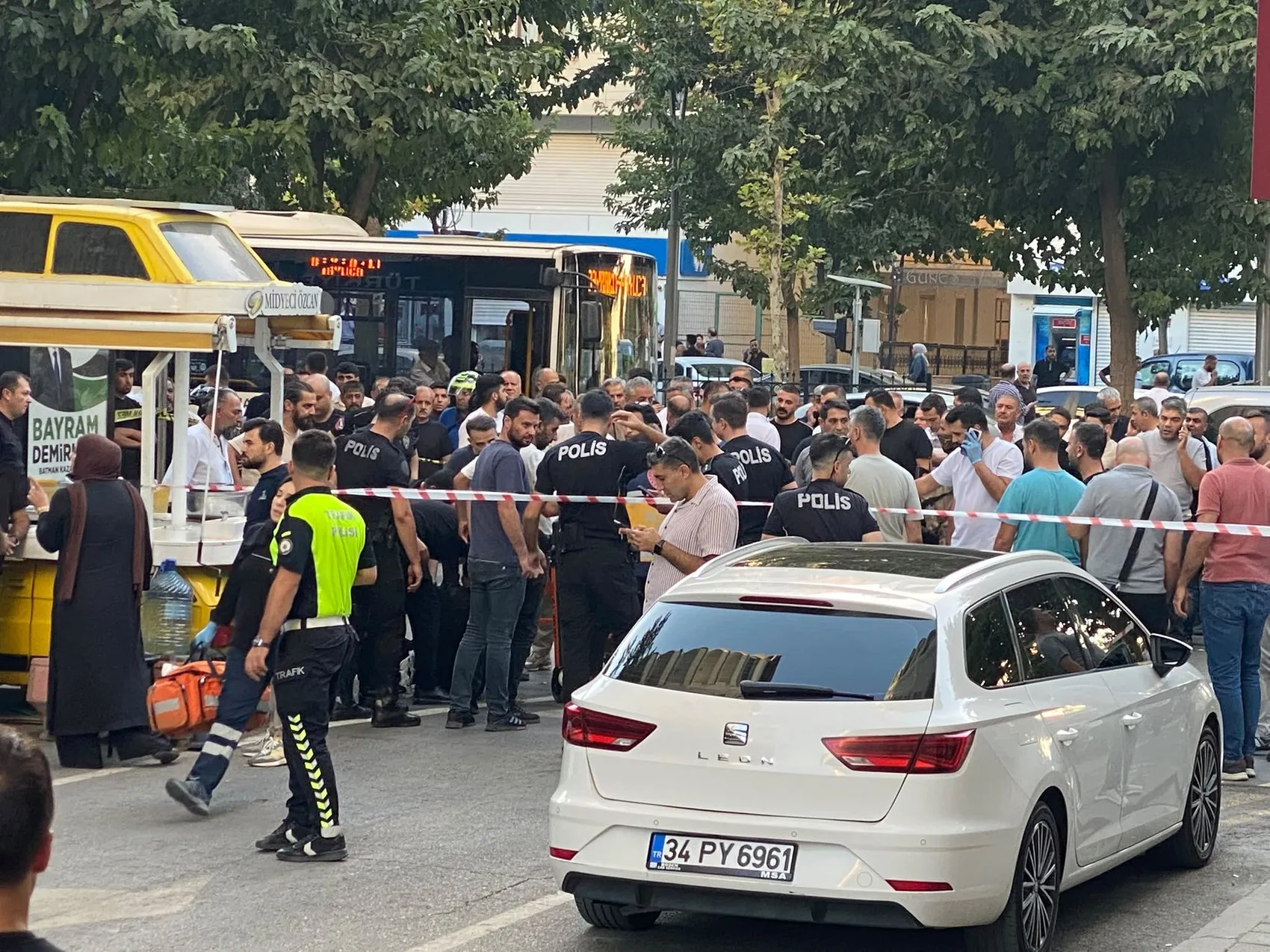 Batman'da sıradan bir akşamüstü dehşeti: Masum vatandaşlar kurşunların hedefi oldu