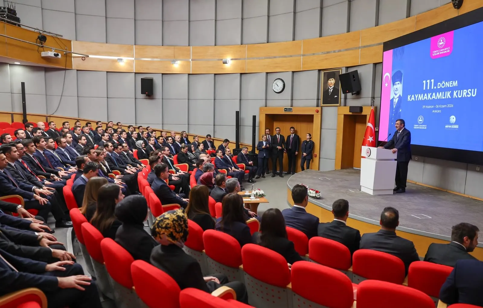 Devletin şefkat elini taşıyacak yeni nesil yöneticilere kritik mesaj