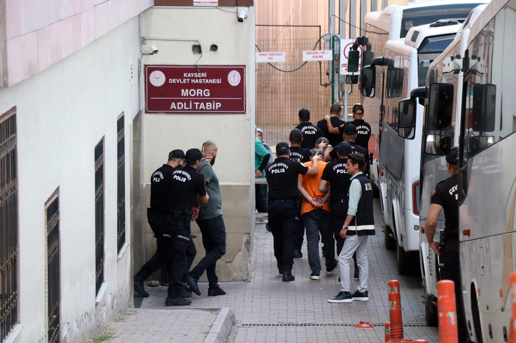 Kayseri merkezli Şirinler çetesine büyük darbe: 32 kişi hakim karşısında