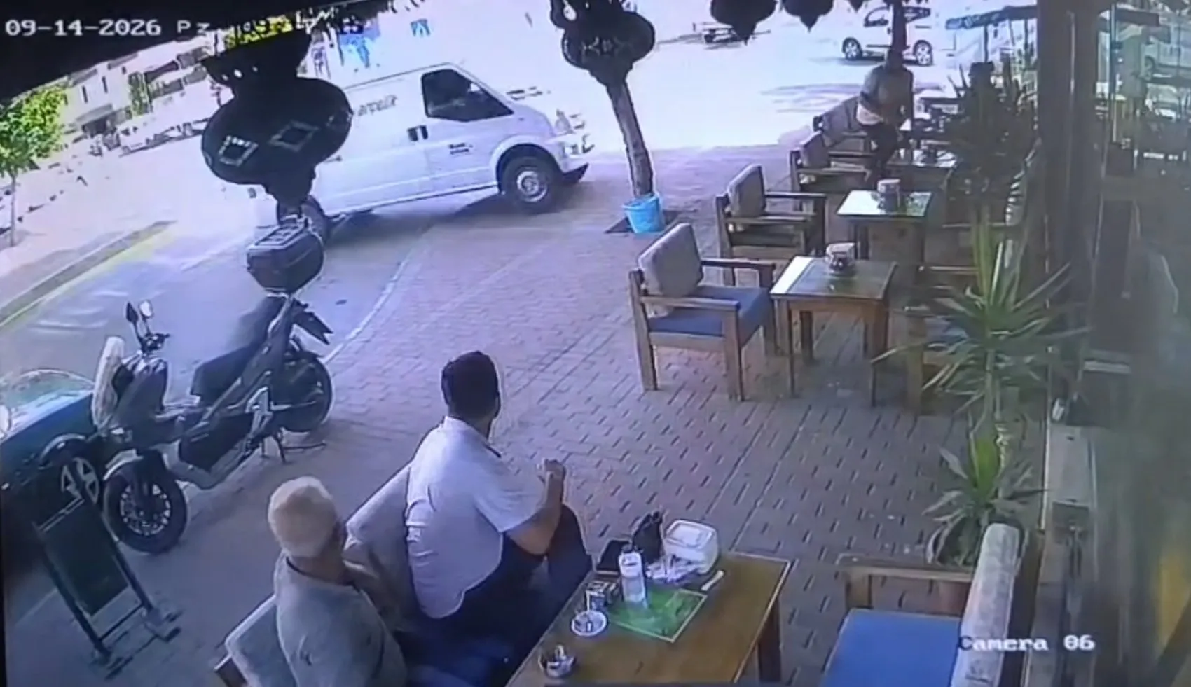 Manavgat'ta dehşet anları: Kahvaltı keyfi saniyelerle kabusa döndü