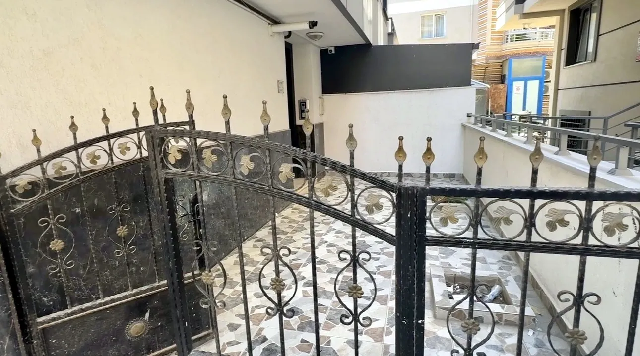 Avcılar'da şoke eden hırsızlık: Kapıdaki şaka gerçek oldu, 500 bin liralık birikim uçup gitti