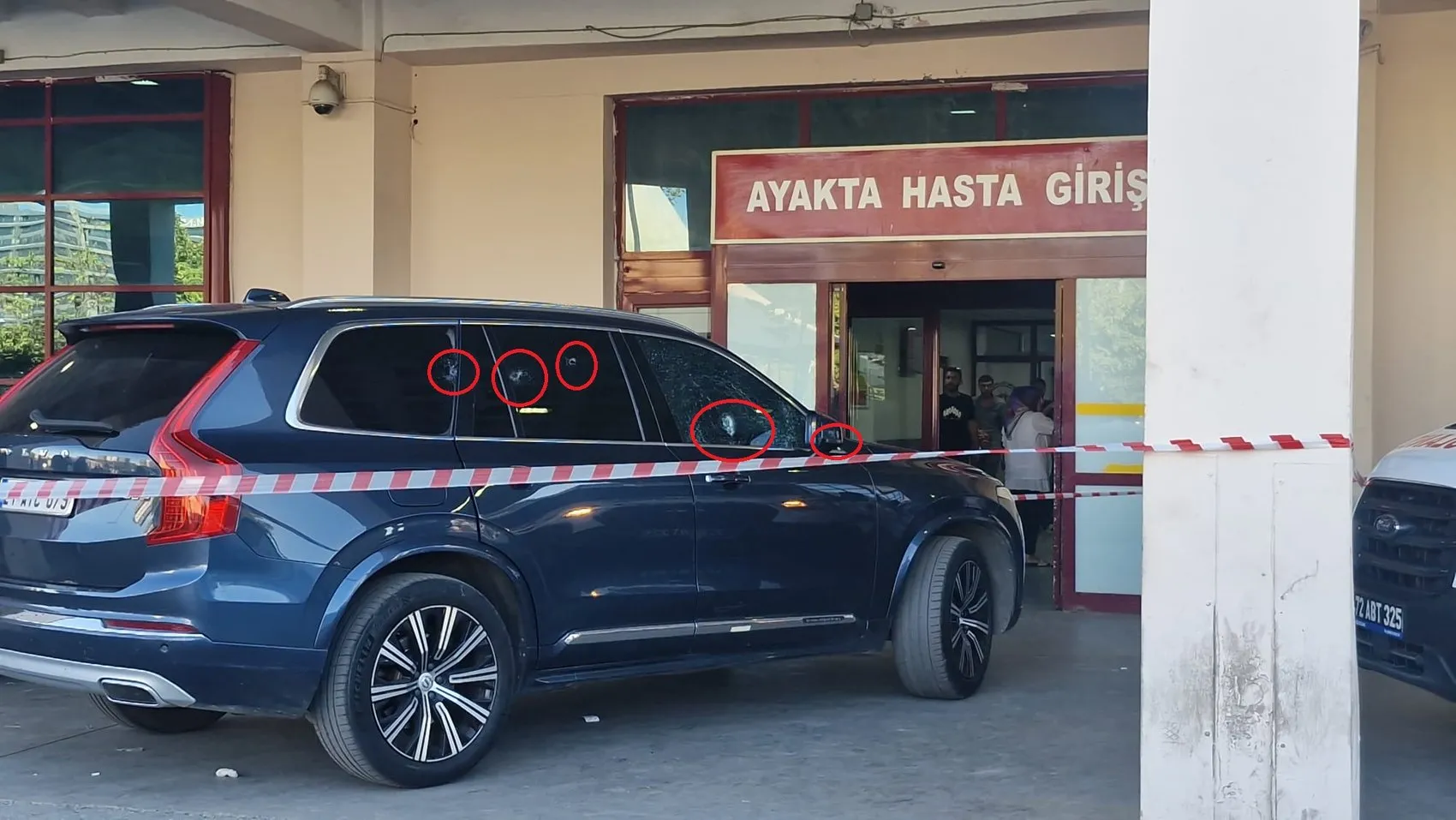Diyarbakır'da trafik ışıklarında dehşet anları: Ciptekilere çapraz ateş açıldı
