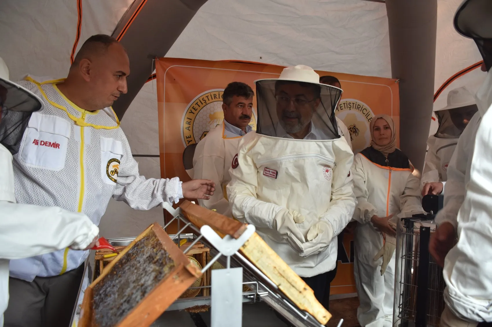 Bakan Yumaklı'dan Sivas'ta Arıcılık Mesaisi: Bal Üretiminde Zirveye Göz Kırpıyoruz