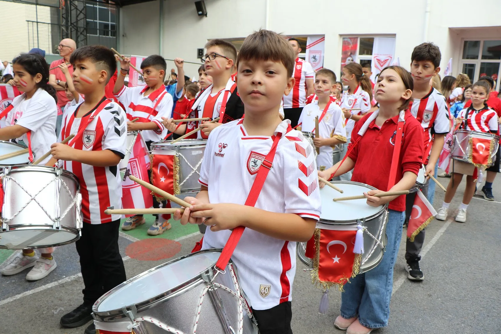Samsunspor'un minik kalplerde başlattığı kırmızı-beyaz seferberlik