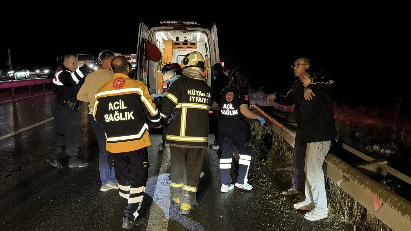 Kütahya'da korkutan kaza: Bariyerleri aşan dev TIR karşı şeride uçtu