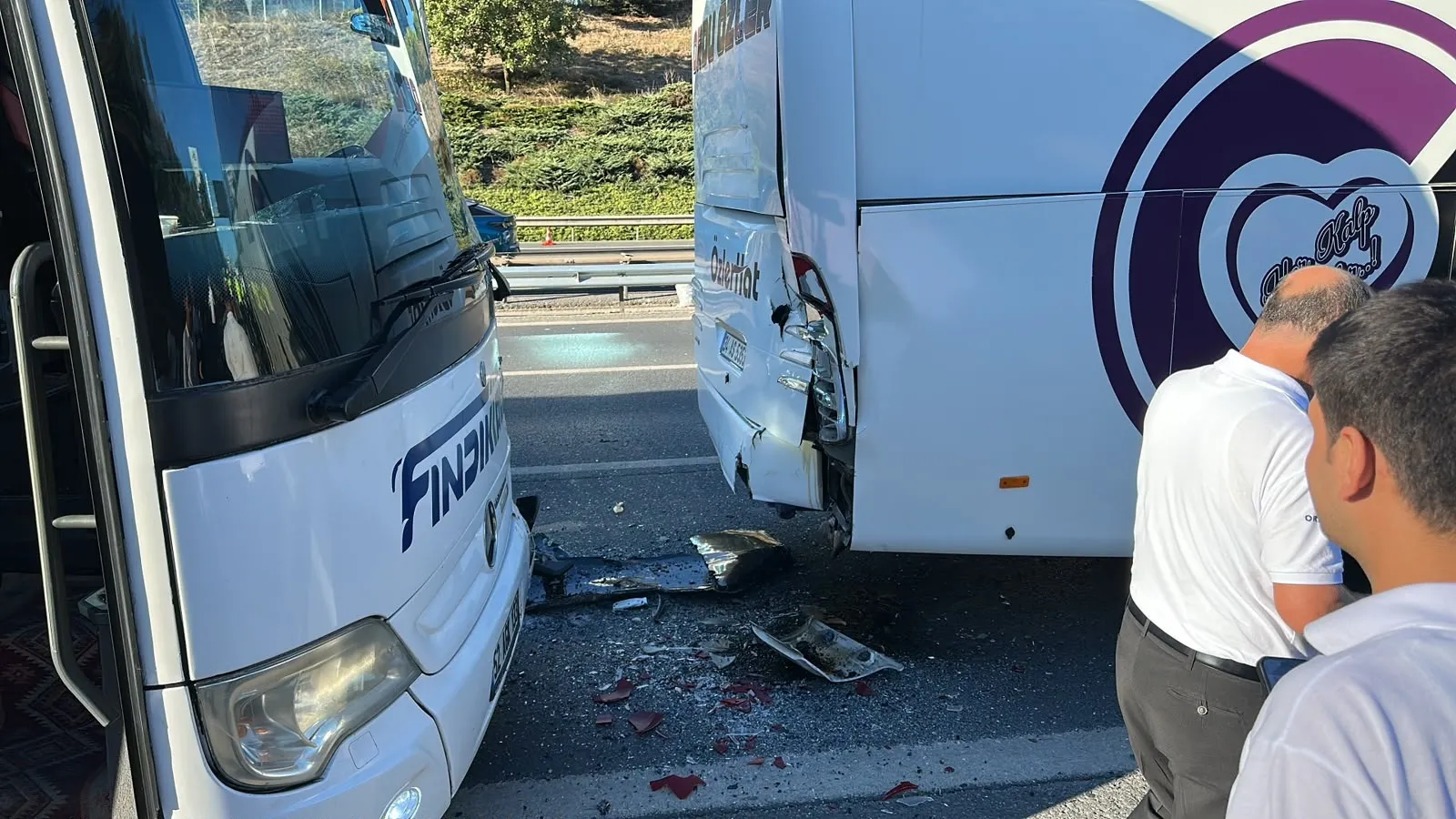 TEM Otoyolu'nda akşam trafiğini kilitleyen zincirleme kaza: Mucizevi şekilde kimse zarar görmedi