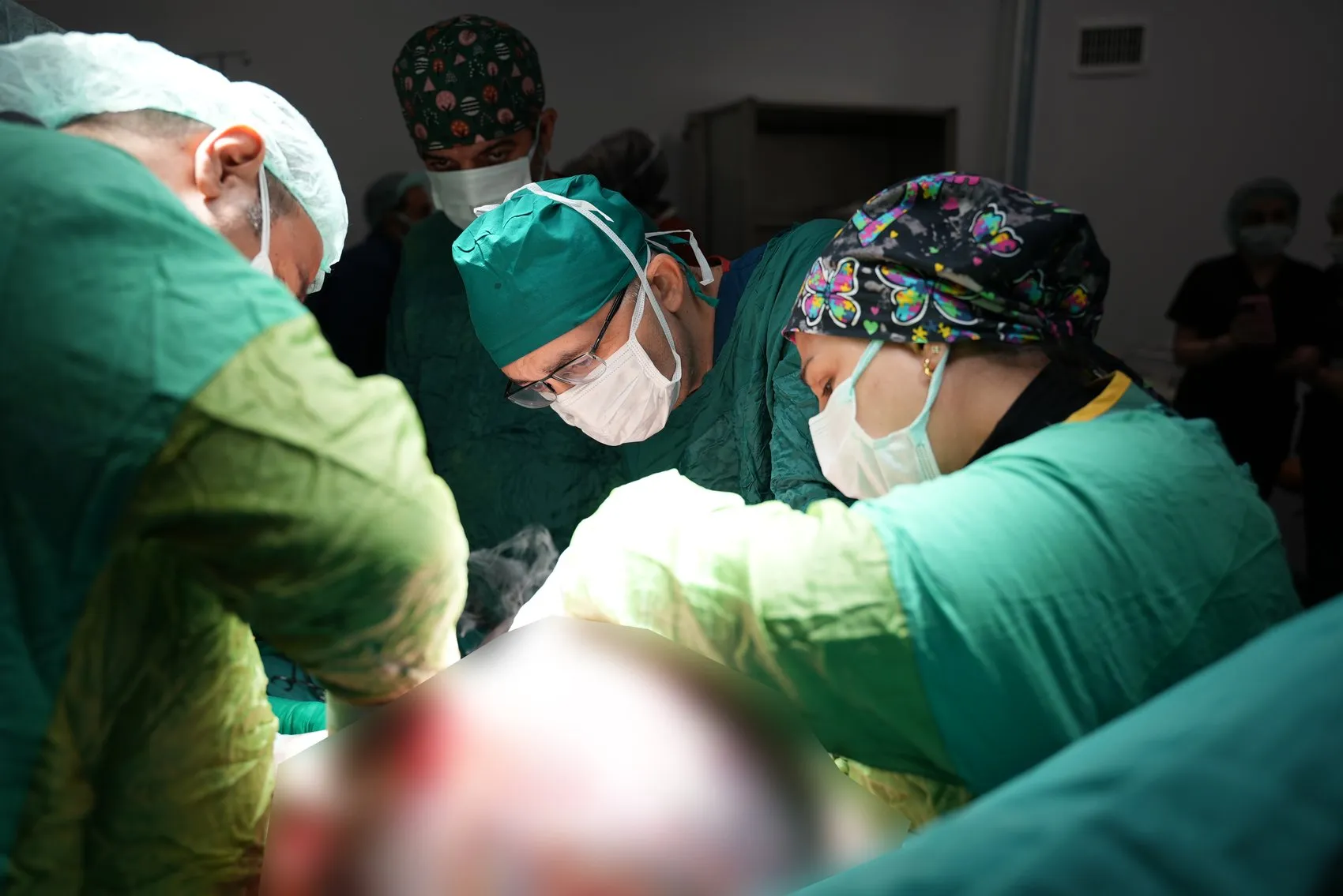 Karnında taşıdığı devasa kütle nefesini kesiyordu: 15 kiloluk mucizevi kurtuluş