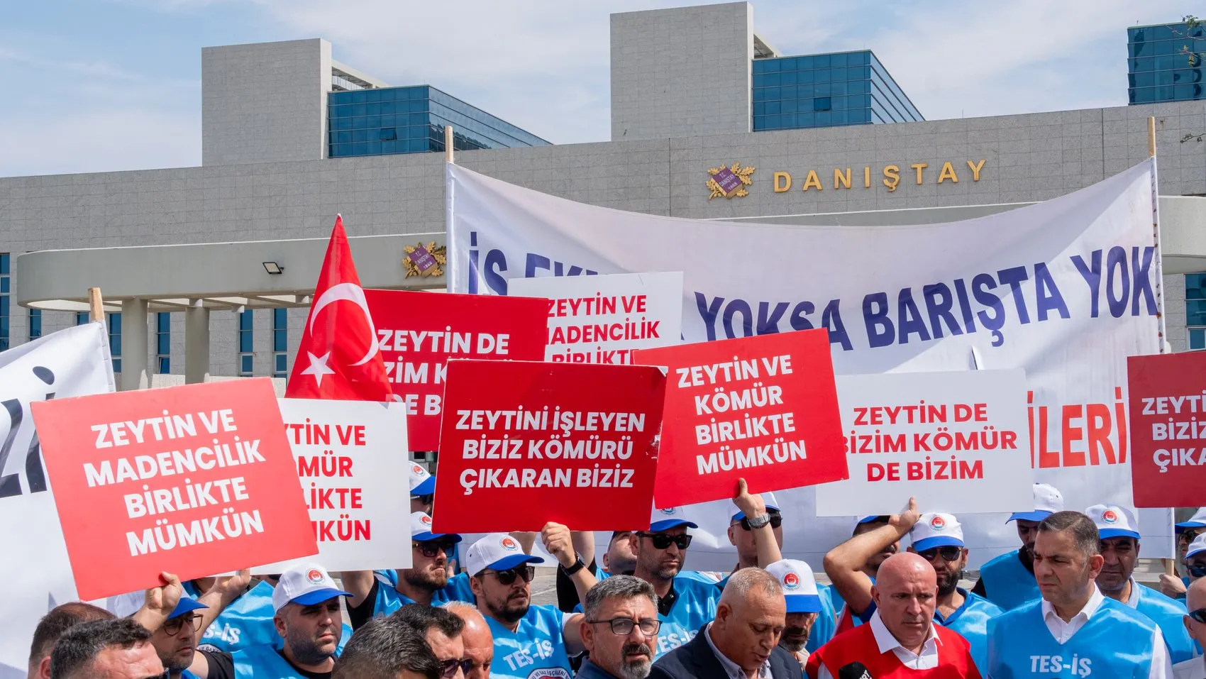 Milaslı işçiler ve muhtarlar Ankara'da: Geleceğimiz için Danıştay'ın kapısındayız
