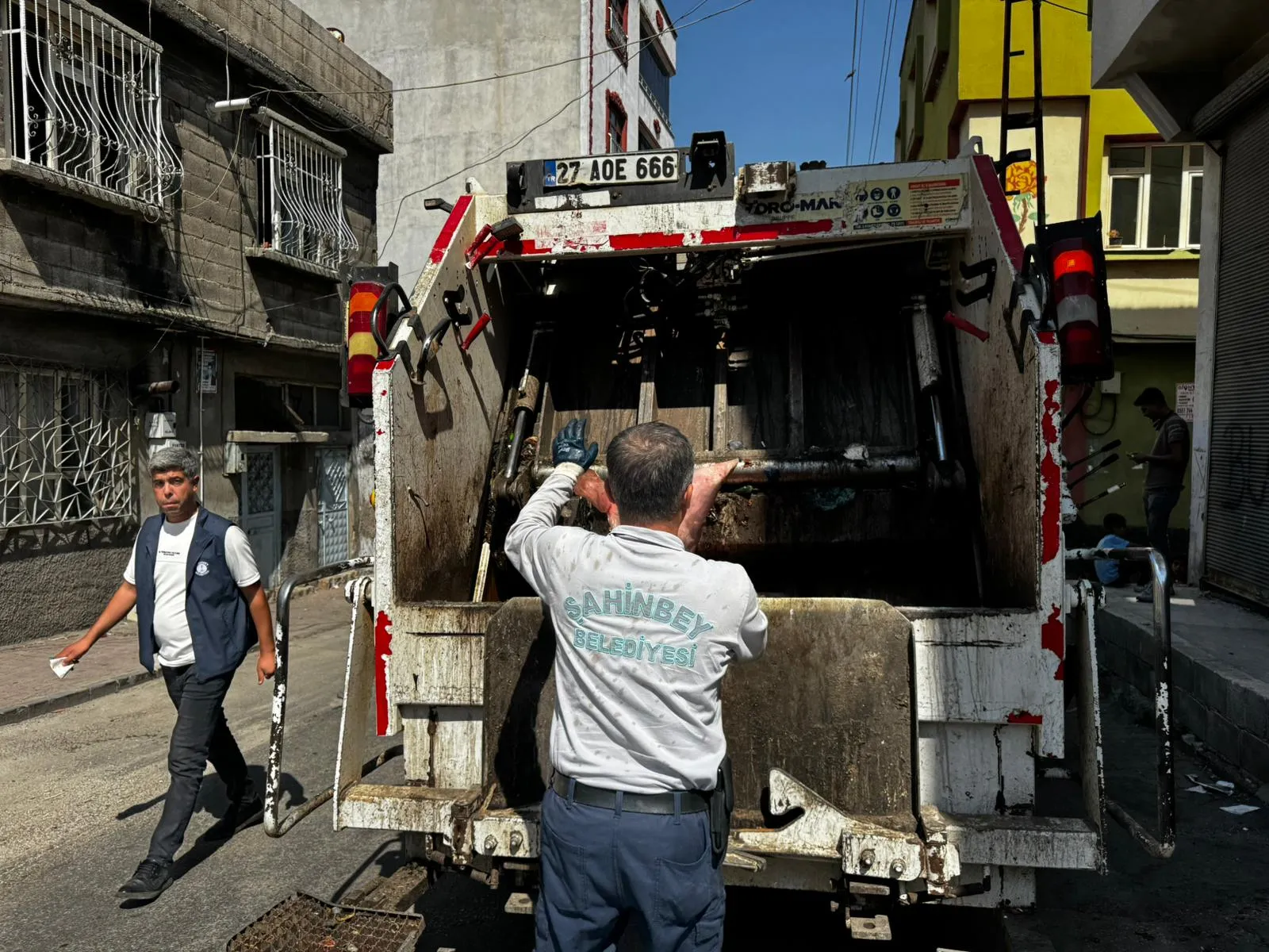 Gaziantep'te mutfaklarda dehşet: Yarım ton sağlıksız ürün imha edildi