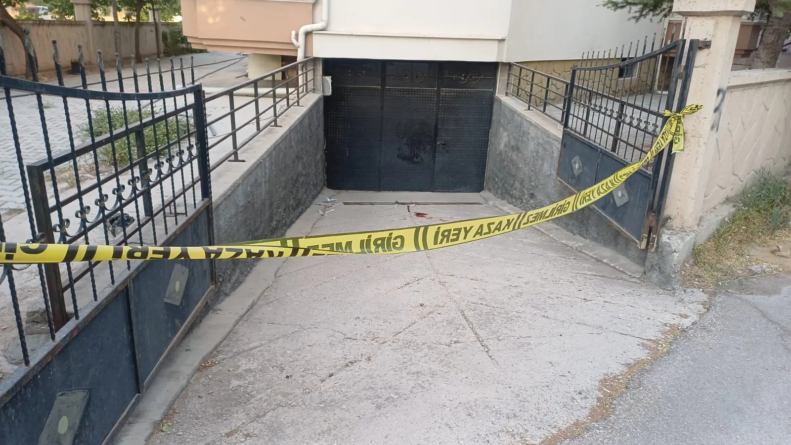 Aksaray'da yürek yakan veda: Genç kızın pencereden düşüşü ölümle sonuçlandı